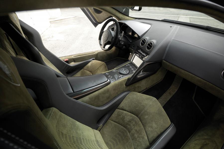 Интерьер Lamborghini Reventon 2008 года  (NA) (фото 14 из 38)